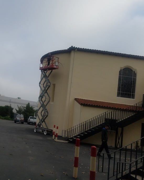 Scissor Lift Used to Get the Termites